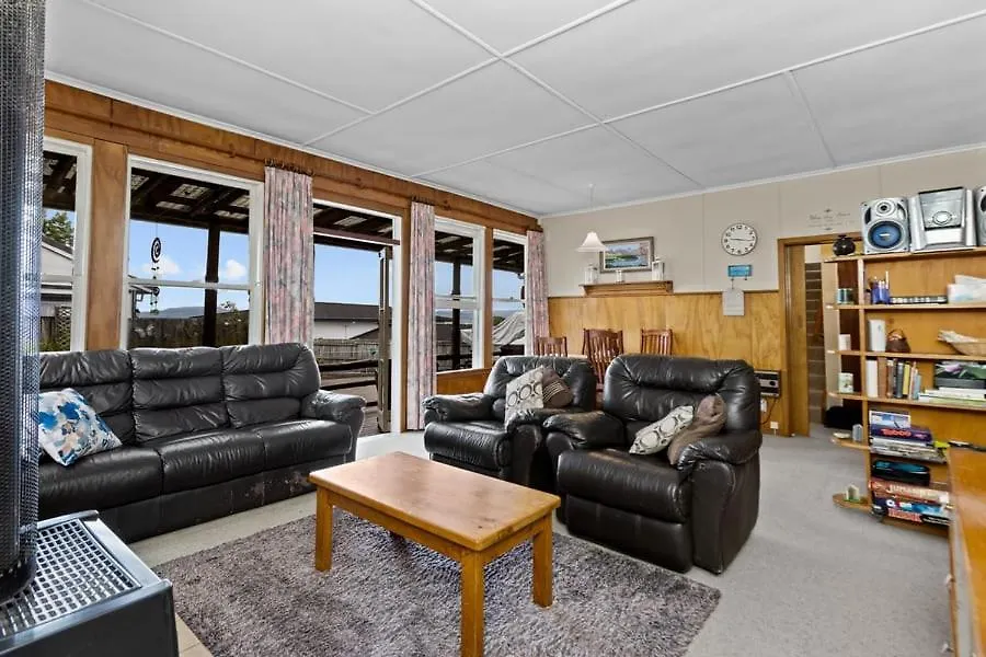 Hilltop Getaway Taupo Holiday home